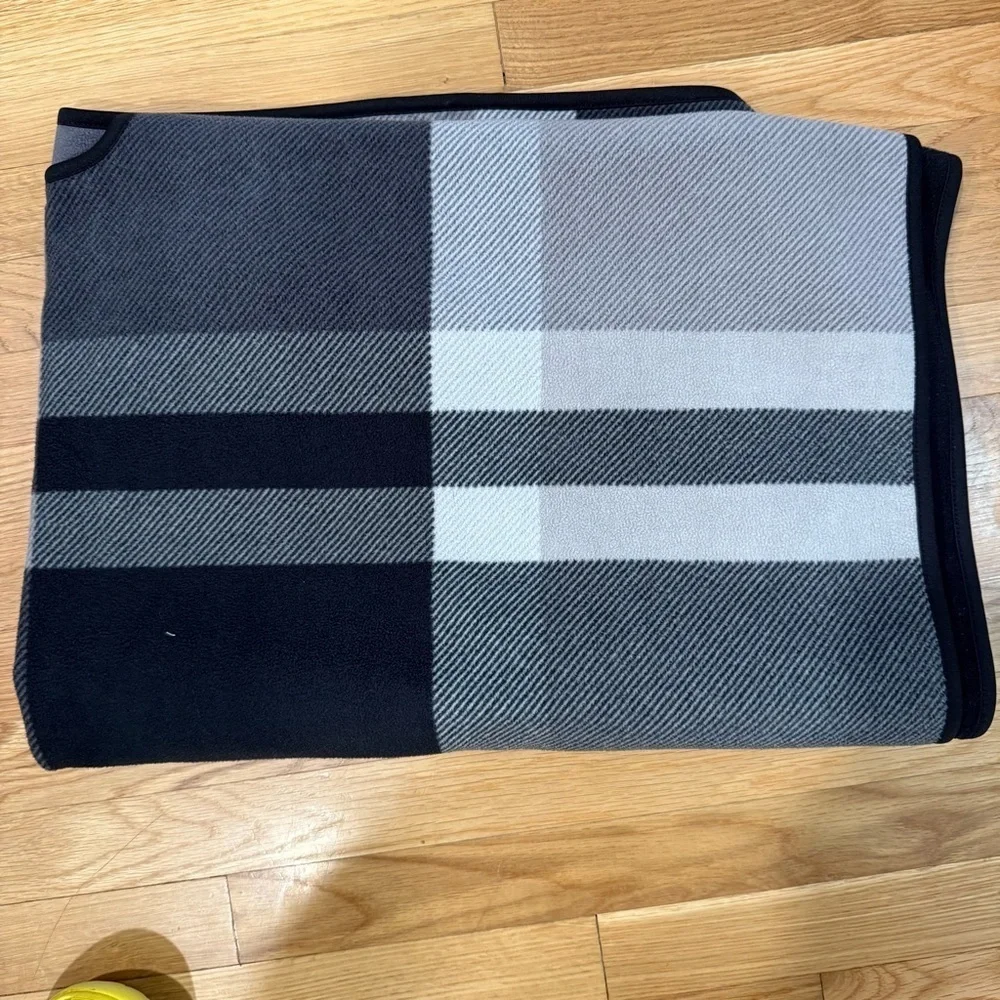 Ike Behar women wrap